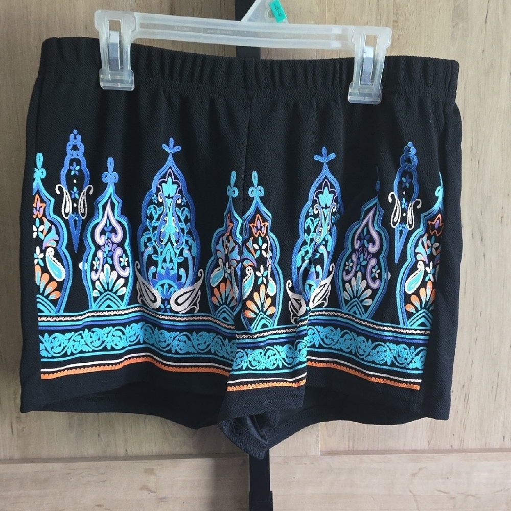(J56) SHEIN Black Junior Shorts with Blue and Orange Embroidery Sz L